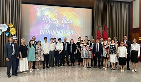 О «Последнем звонке» в школе при Посольстве России в Кувейте